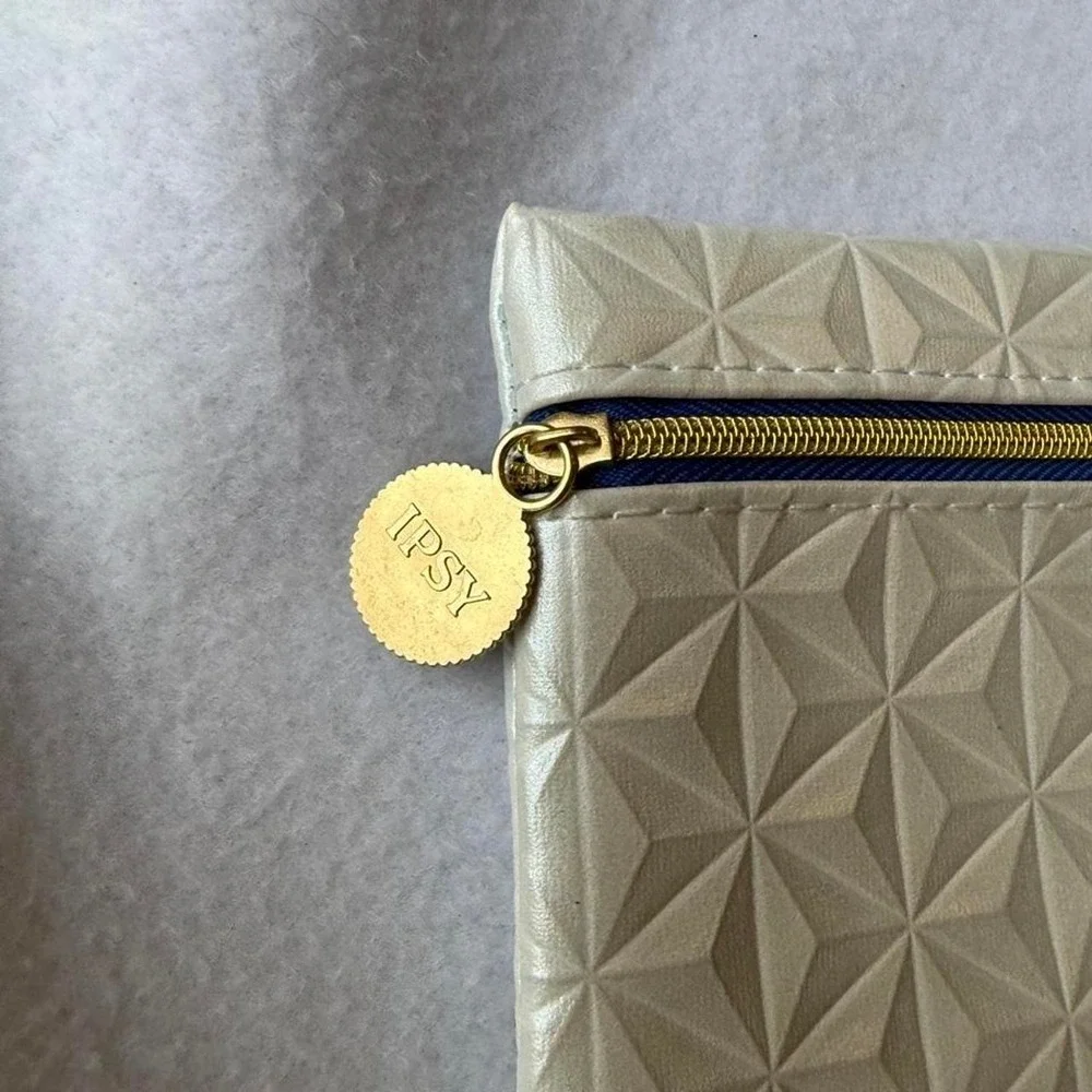 Ipsy Embossed Geometric Makeup Bag White Faux Leather Gold Zip Cosmetic Pouch